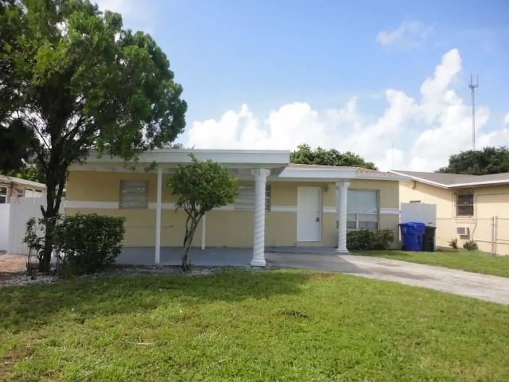 4420 SW 21st Street West Park FL 33023