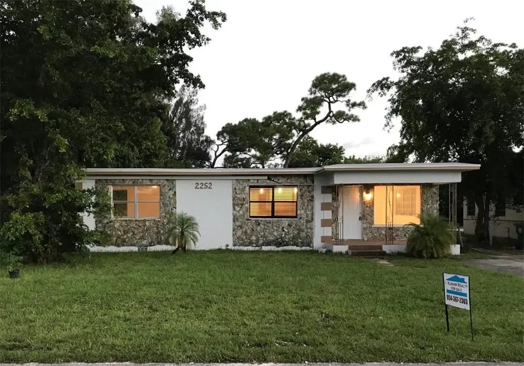 2252 NW 28th Street Oakland Park FL 33311