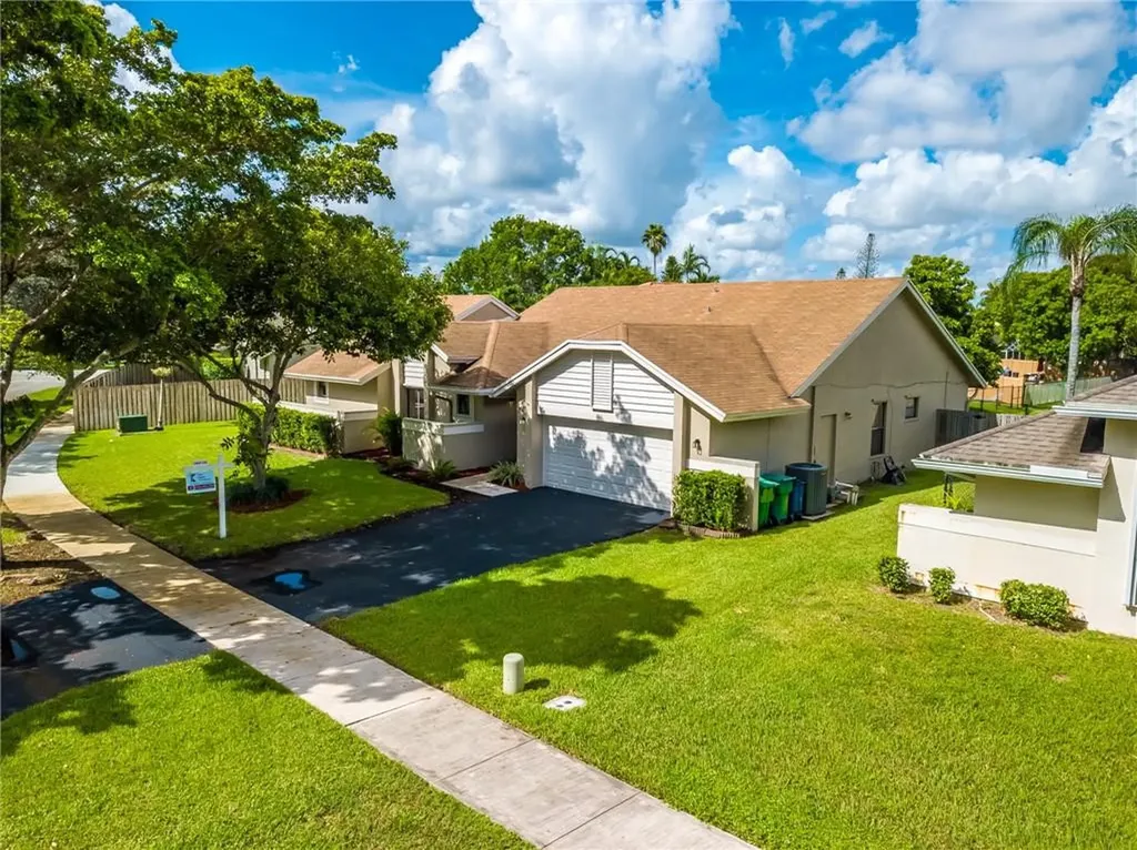 5633 SW 89th Avenue Cooper City FL 33328