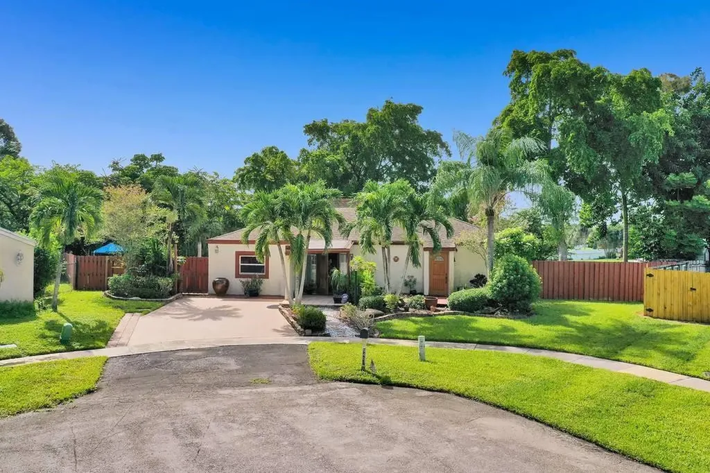 9400 SW 49th Place Cooper City FL 33328