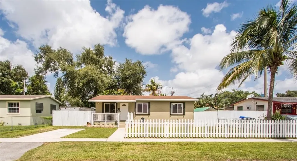6405 Perry Street Hollywood FL 33024