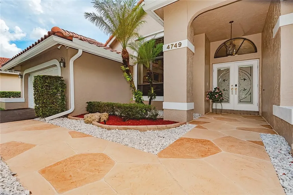 4749 NW 98th Lane Coral Springs FL 33076