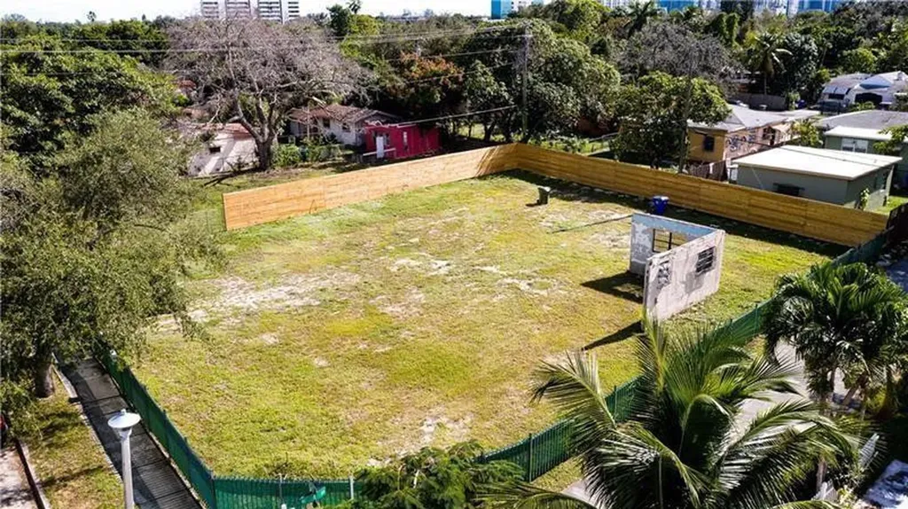 102 NE 50th Street Miami FL 33137