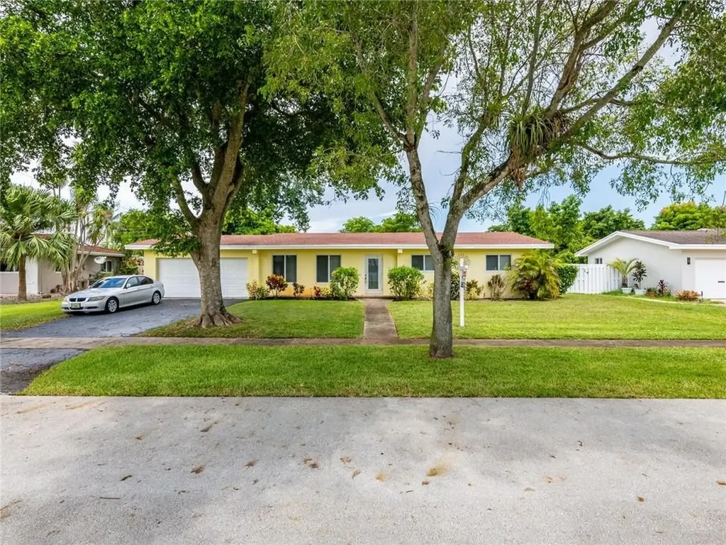 1080 NW 74th Way Plantation FL 33313