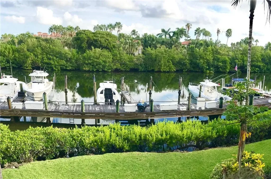 5986 Paradise Point Drive Palmetto Bay FL 33157