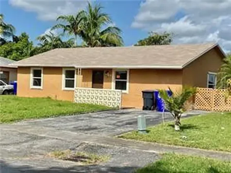 541 SW 83rd Avenue North Lauderdale FL 33068