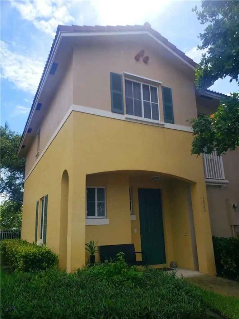 1930 SW 60th Avenue North Lauderdale FL 33068