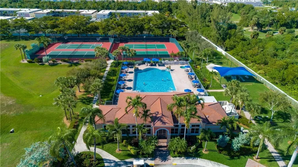 1530 Seagrape Way Hollywood FL 33019
