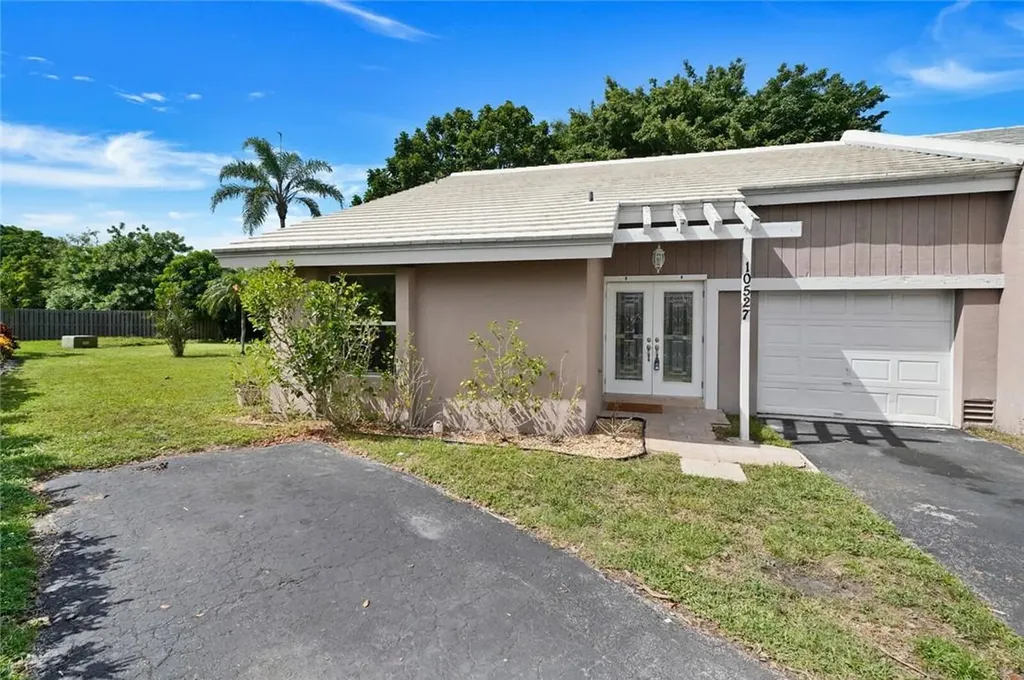 10527 La Placida Drive Coral Springs FL 33065