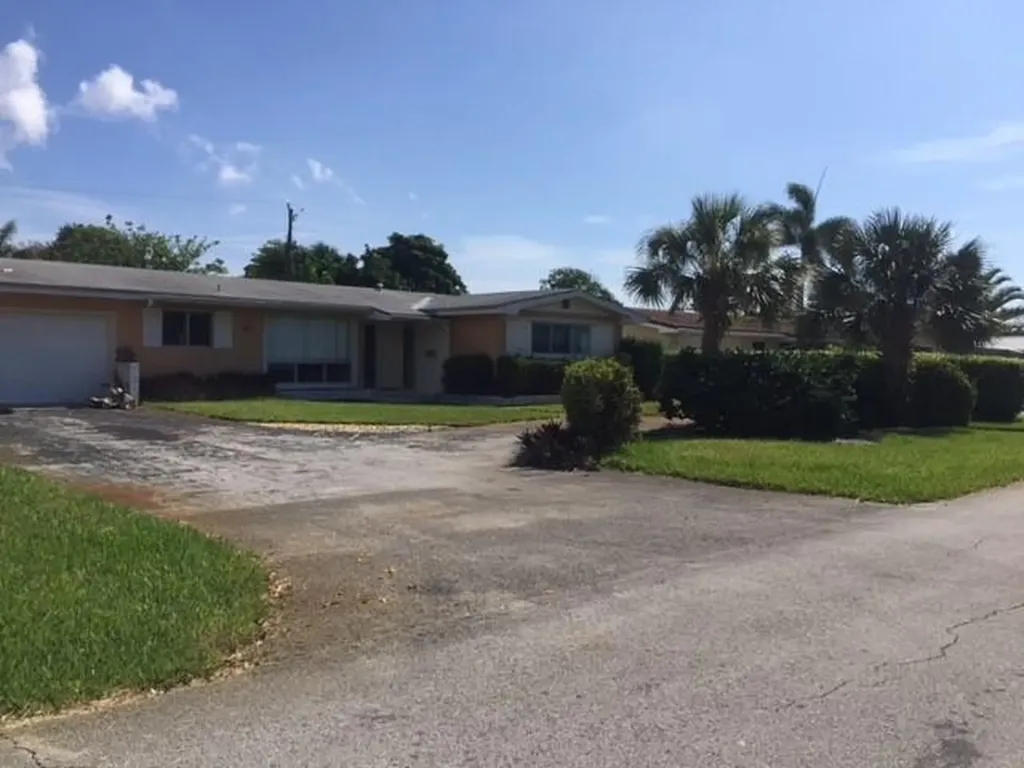 2051 NE 26th Street Lighthouse Point FL 33064