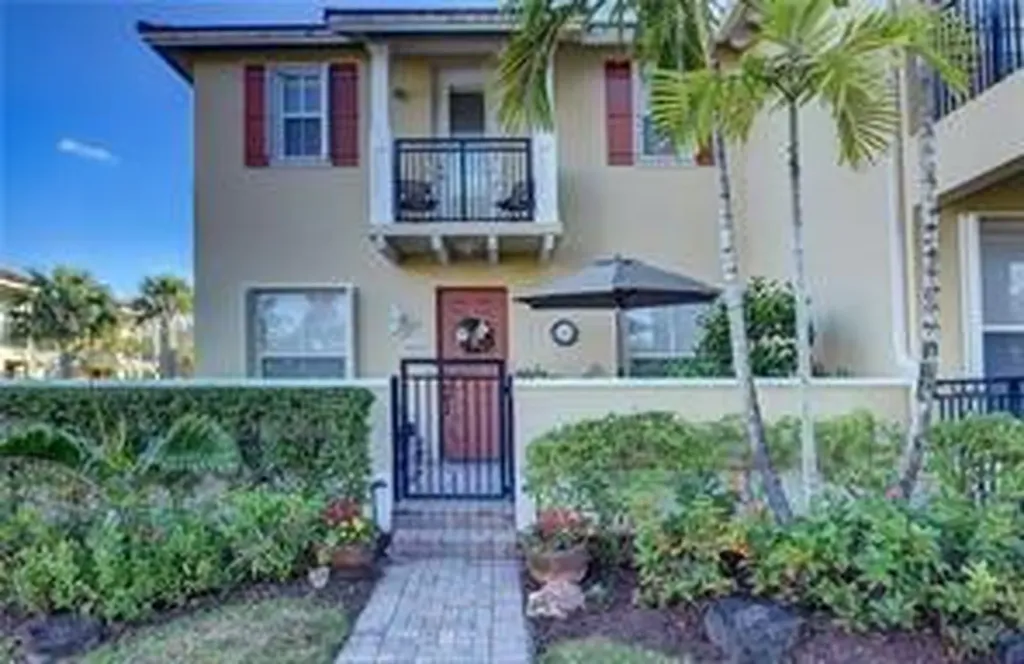 4672 Acadian Trail Coconut Creek FL 33073