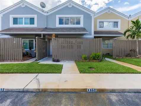 1352 NW 122nd Terrace Pembroke Pines FL 33026