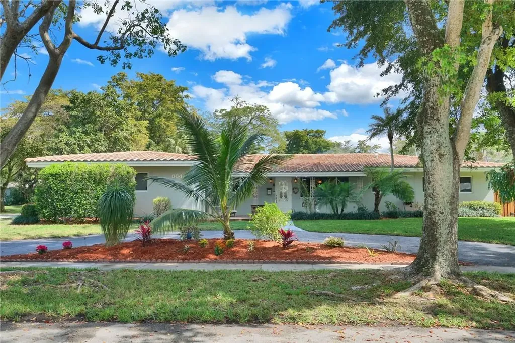 884 Garden Court Plantation FL 33317