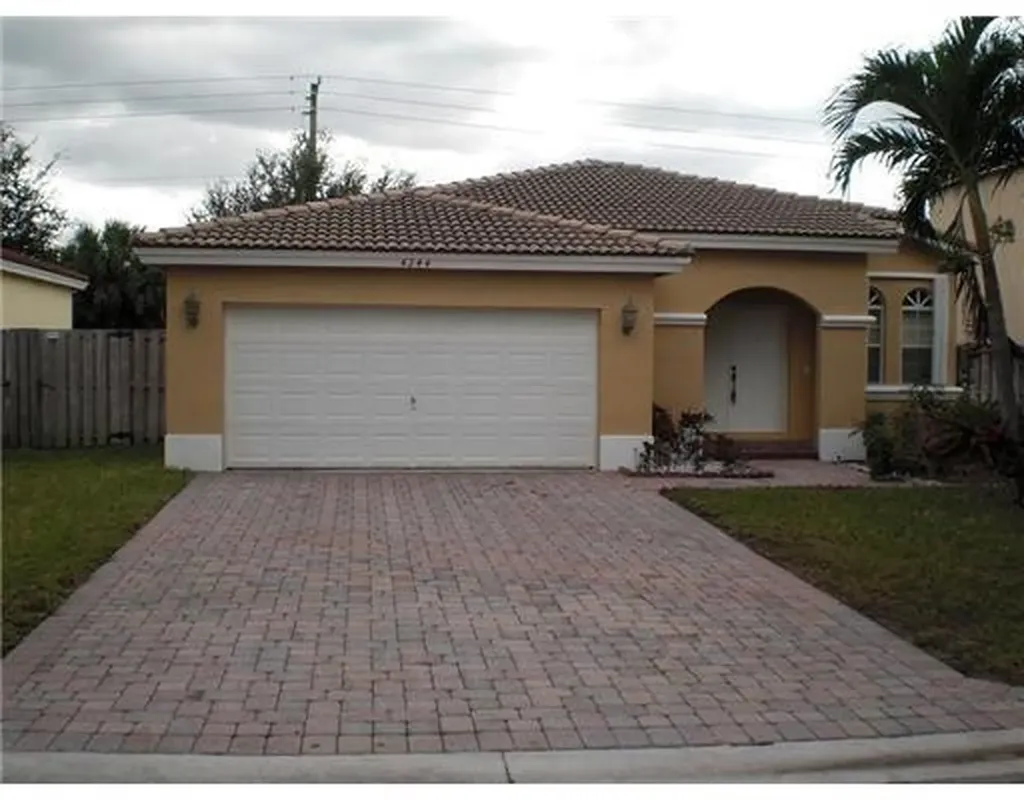 4244 NW 38th Drive Coconut Creek FL 33073