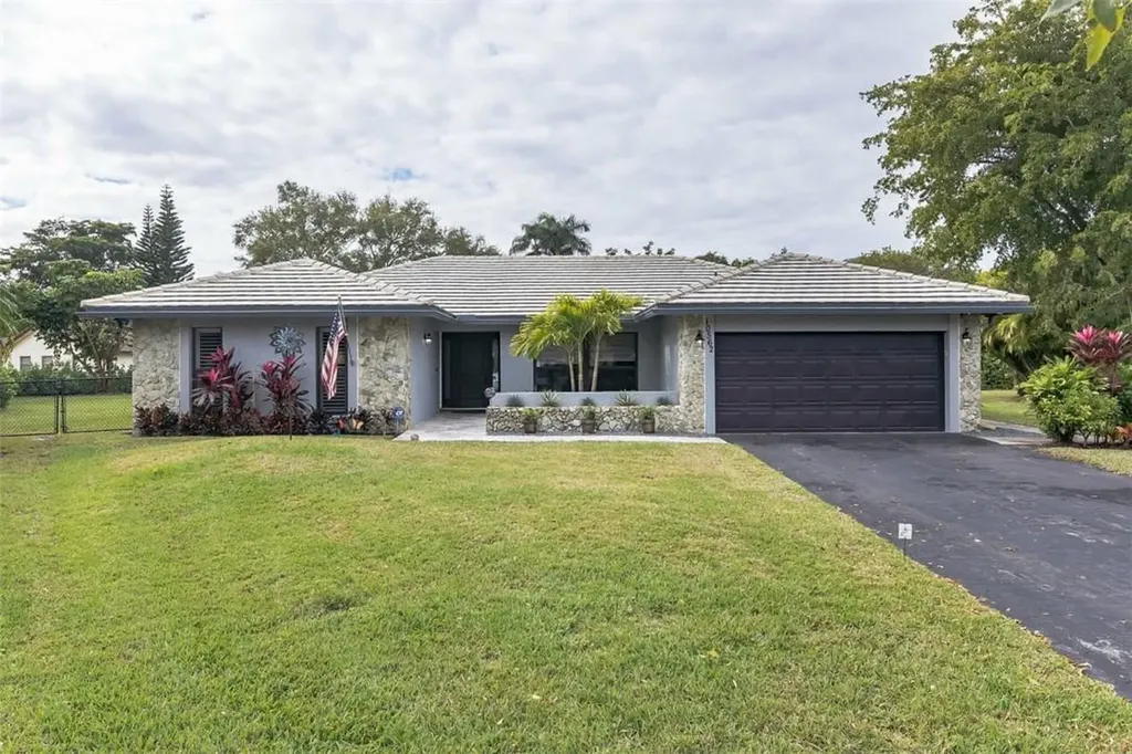 10562 NW 3rd Place Coral Springs FL 33071