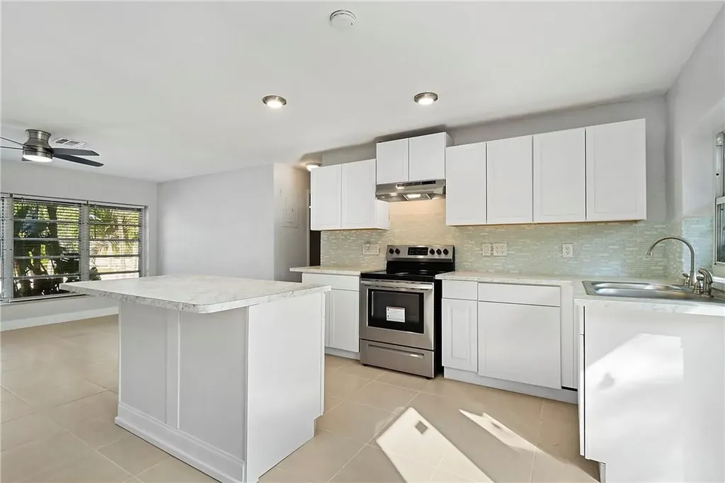 1598 NE 36th Street Oakland Park FL 33334