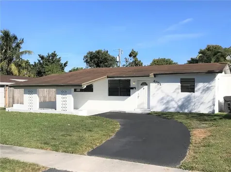 4351 NW 34th Street Lauderdale Lakes FL 33319