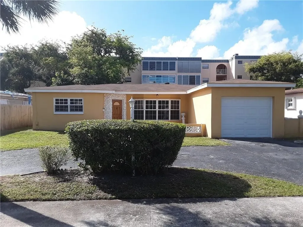 4244 NW 42nd Street Lauderdale Lakes FL 33319