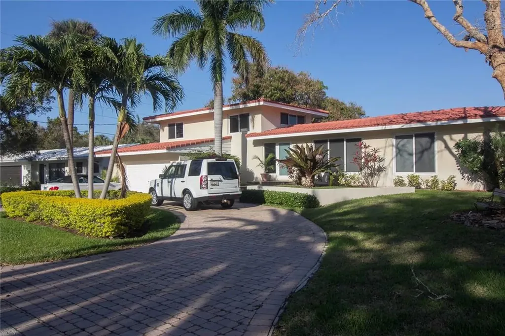2614 NE 26th Terrace Lighthouse Point FL 33064
