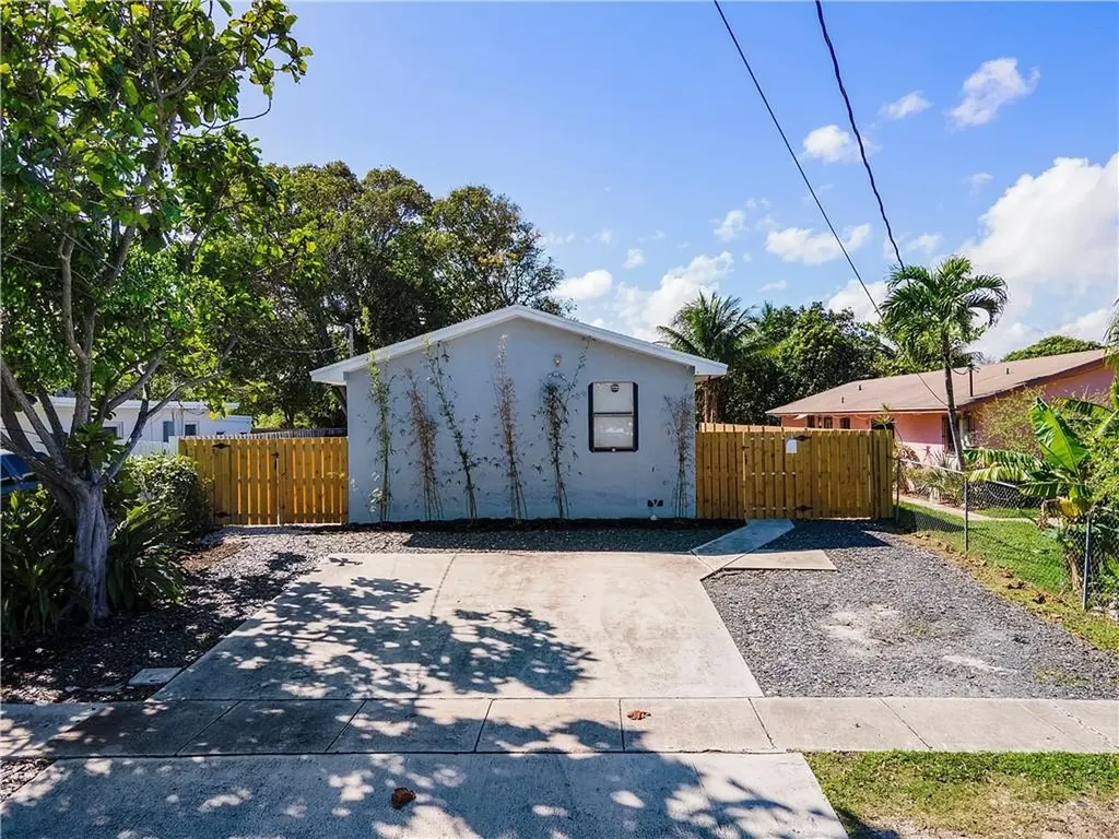 610 SE 2nd Avenue Delray Beach FL 33483
