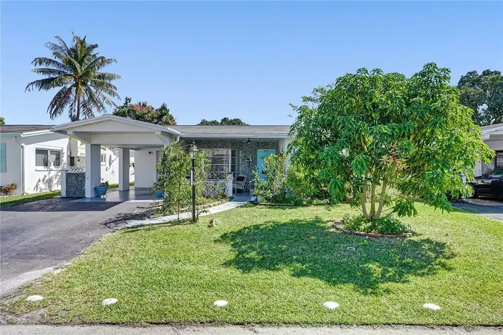 4158 NW 52nd Avenue Lauderdale Lakes FL 33319