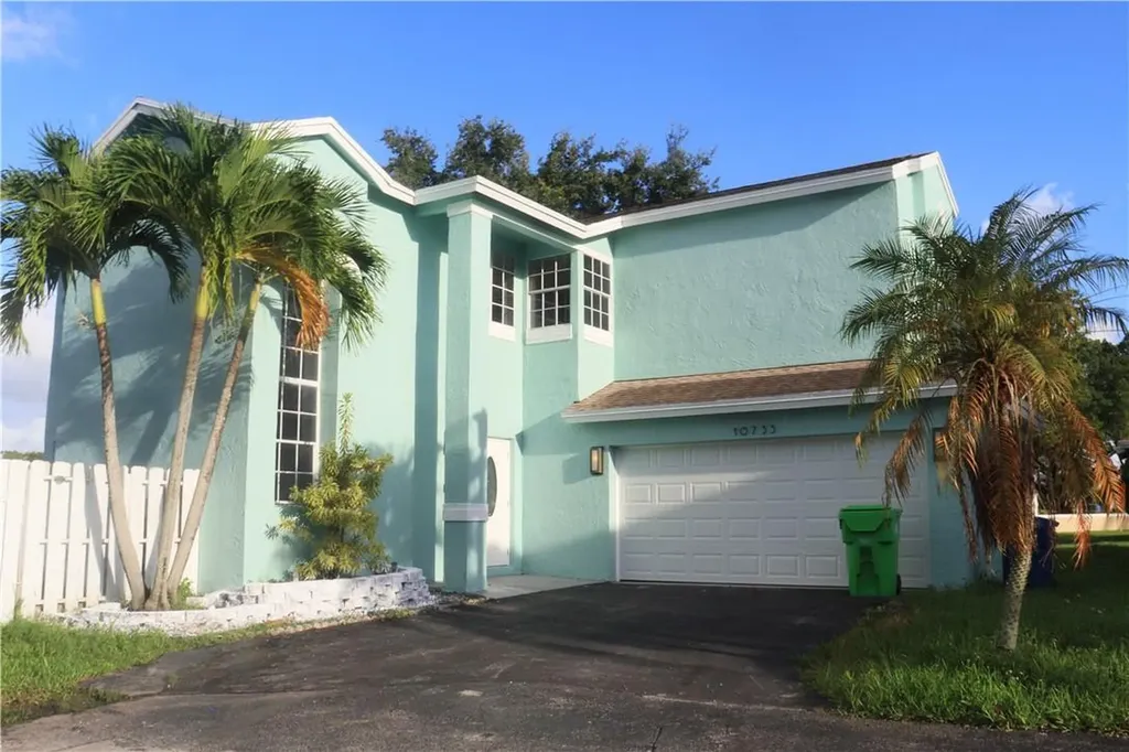 10733 Lago Welleby Drive Sunrise FL 33351