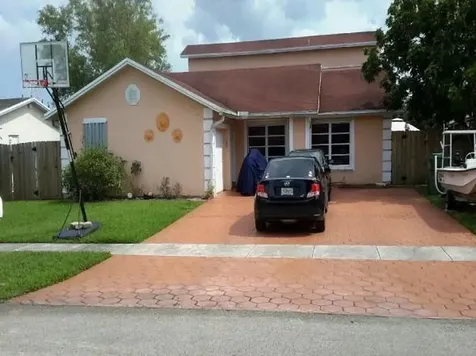 8420 NW 7th Street Pembroke Pines FL 33024