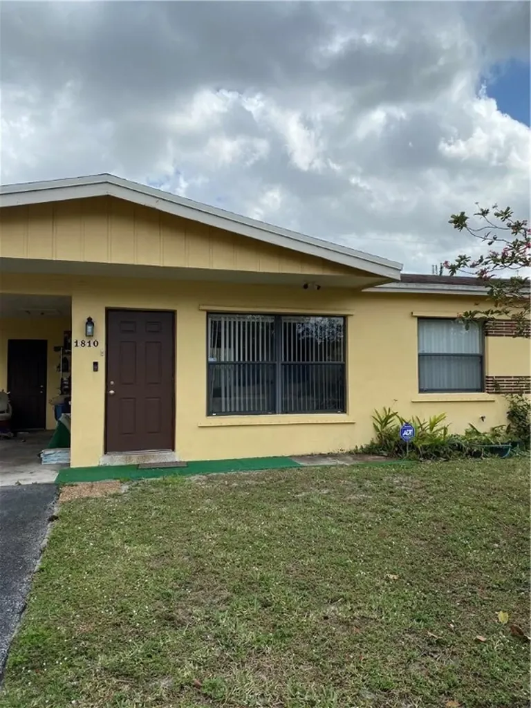 1810 SW 65th Avenue North Lauderdale FL 33068