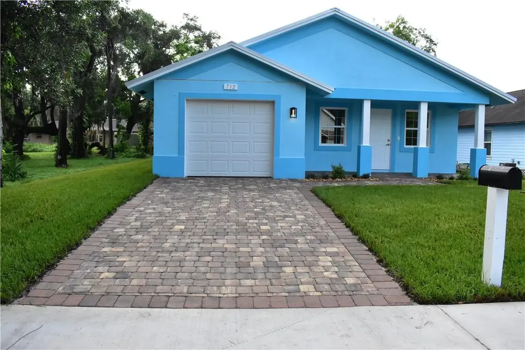 712 S 10th Street Fort Pierce FL 34950
