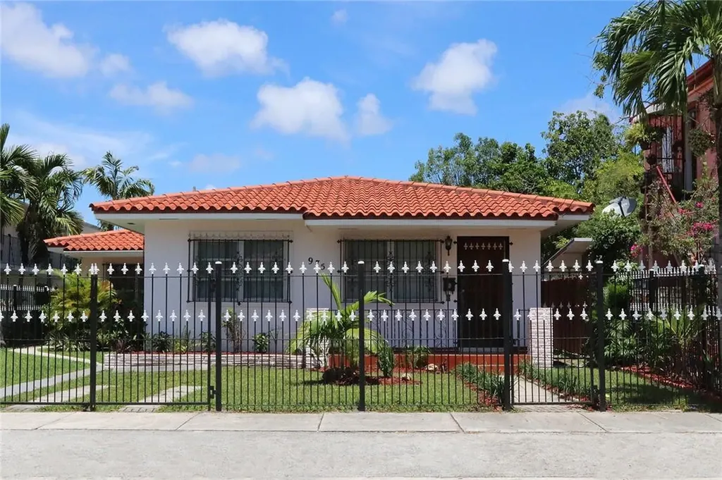 975 SW 10th Street Miami FL 33130