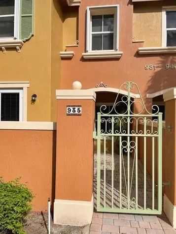 143 SW SW Terrace Pembroke Pines FL 33027