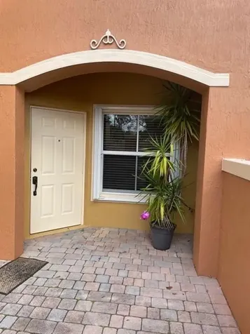 143 SW SW Terrace Pembroke Pines FL 33027