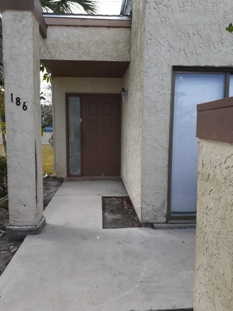 186 SW Colesbury Avenue Port St Lucie FL 34953