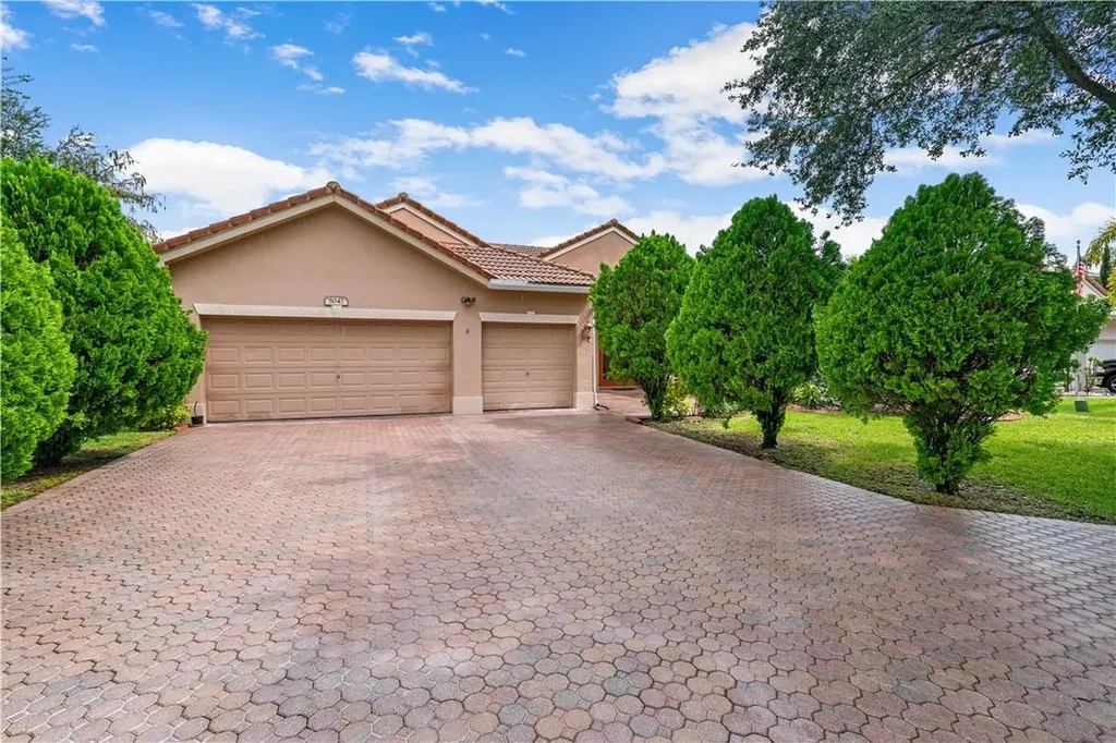 5047 NW 57th Terrace Coral Springs FL 33067