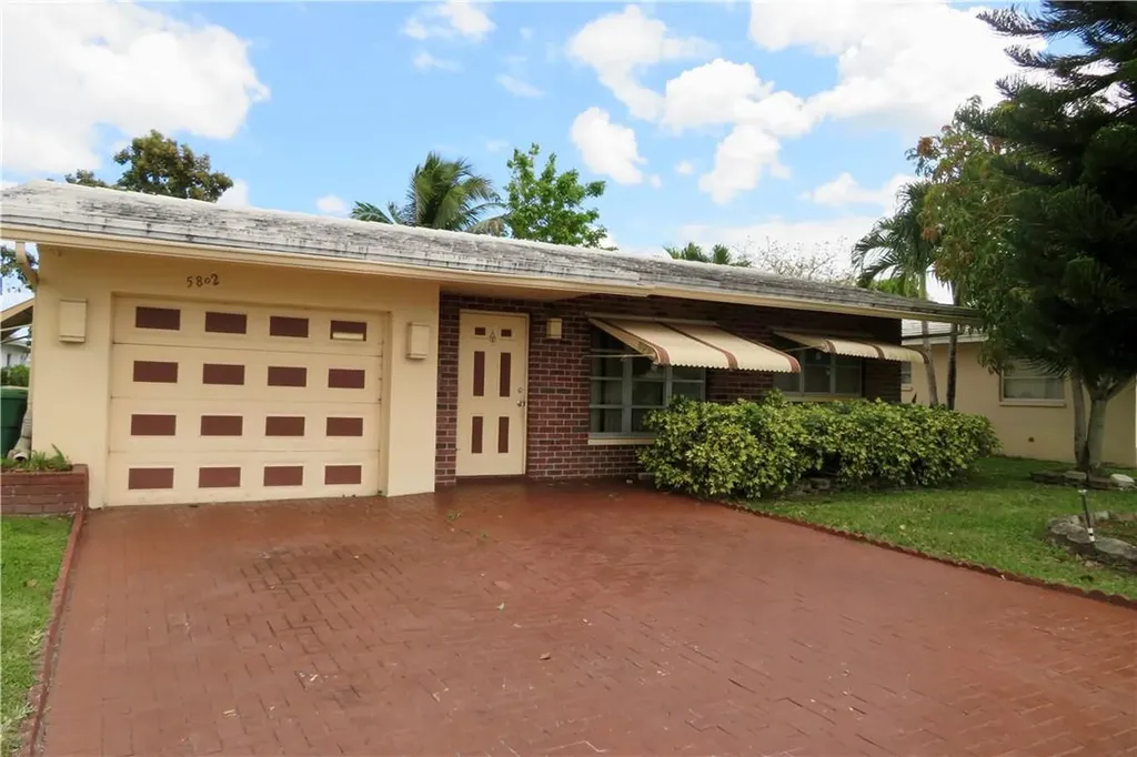 5802 NW 87th Way Tamarac FL 33321