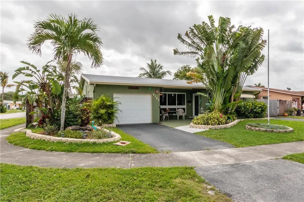 2123 N 31st Road Hollywood FL 33021
