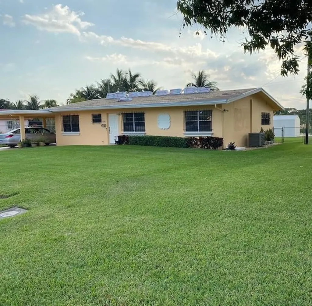 2711 NW 24th Avenue Oakland Park FL 33311