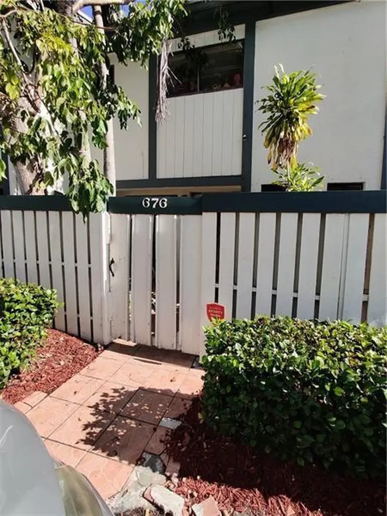 676 NE 195th Street Miami FL 33179