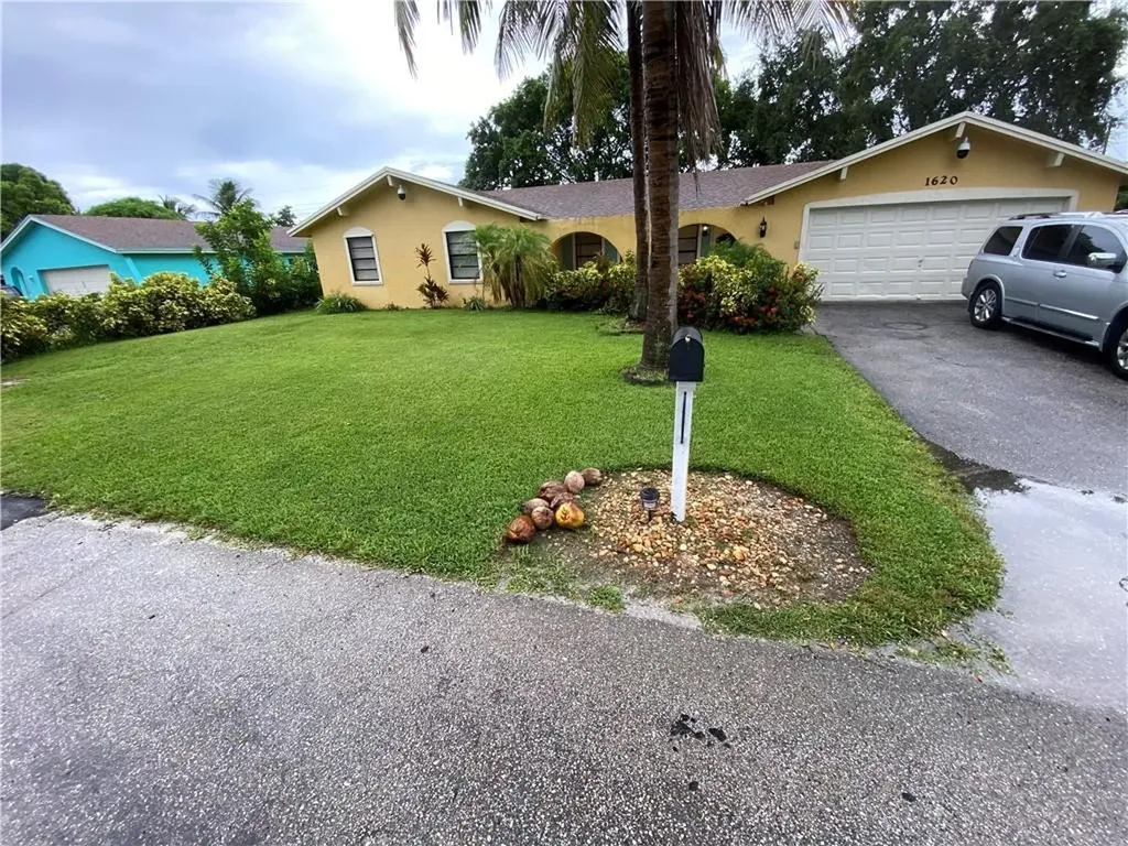 1620 Sherwood Avenue Mangonia Park FL 33407