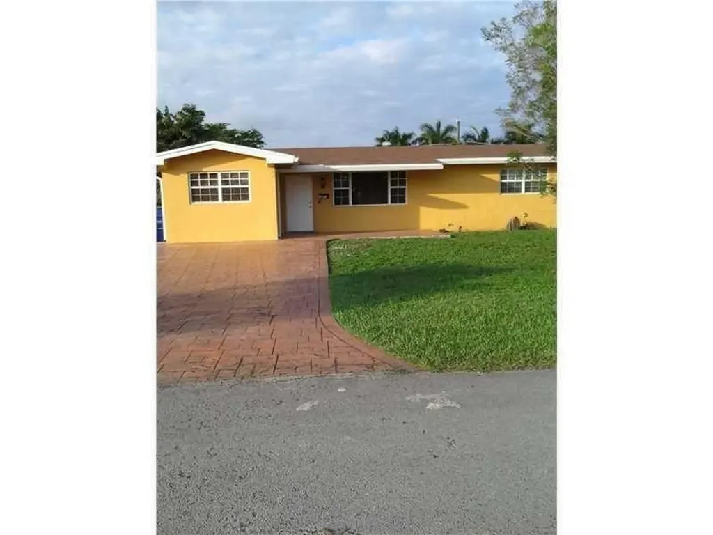 8841 NW 14th Street Pembroke Pines FL 33024