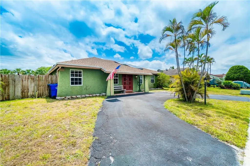 7404 SW 14th Place North Lauderdale FL 33068
