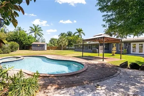 325 NW 26th Court Wilton Manors FL 33311