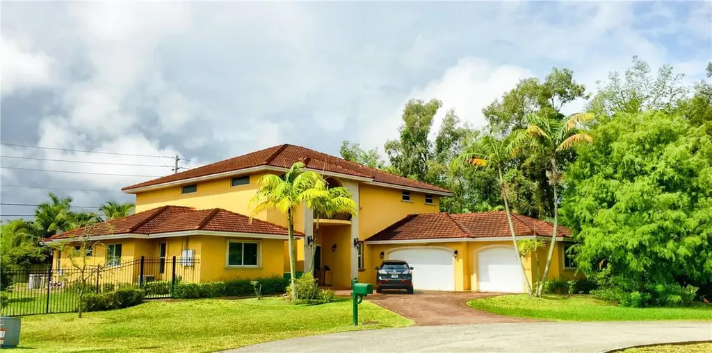 11880 NW 17th Place Plantation FL 33323