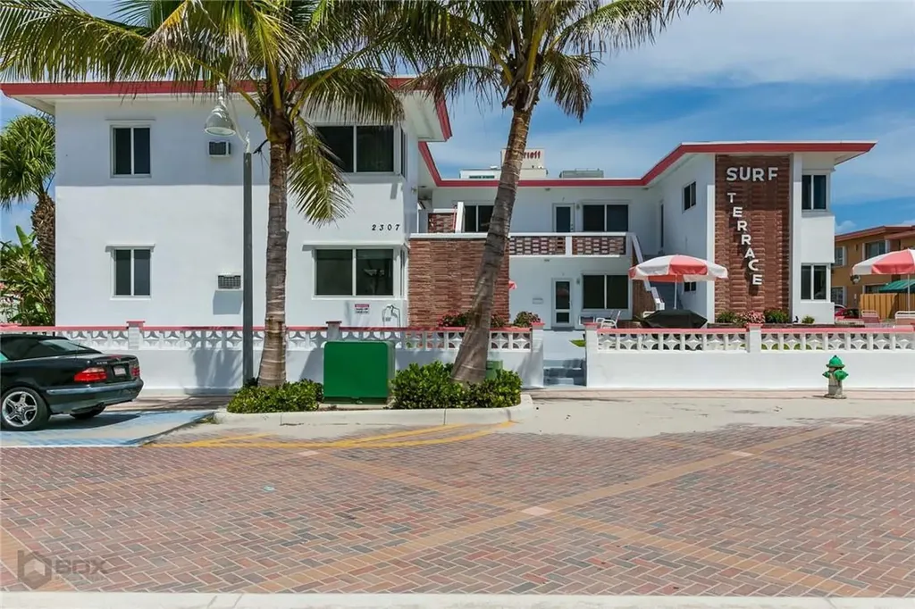 2307 N Surf Road Hollywood FL 33019