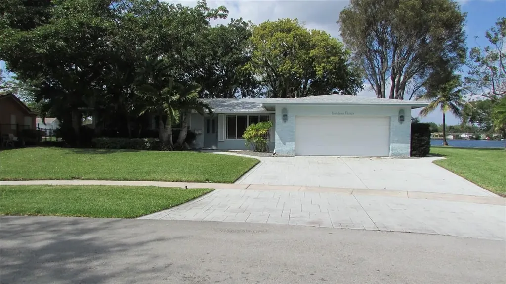 1830 NW 87th Avenue Pembroke Pines FL 33024