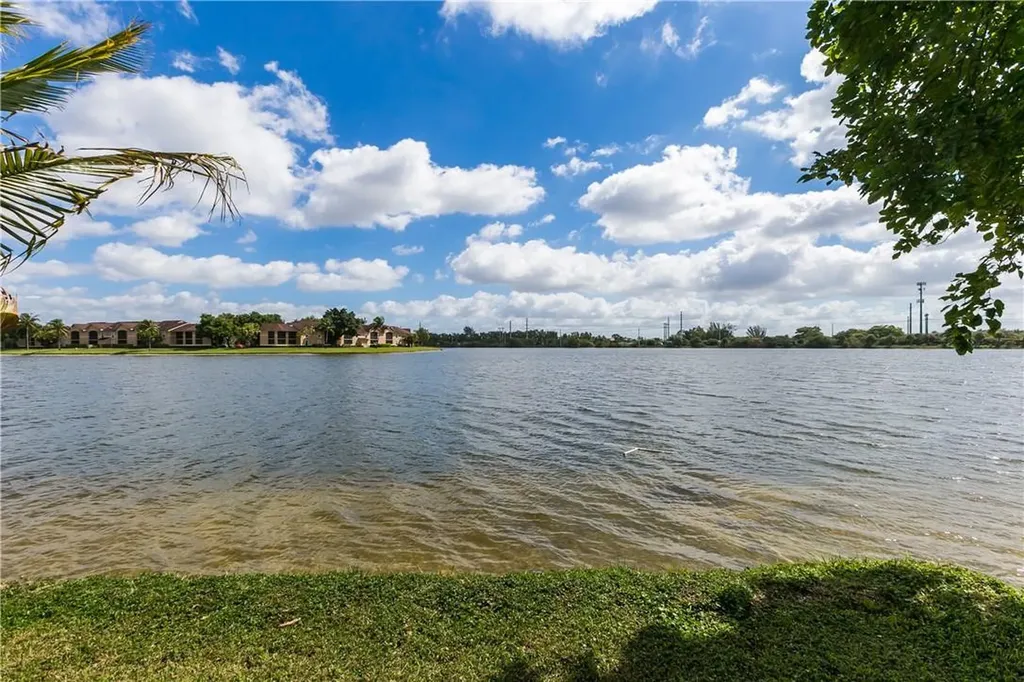 1241 SW 109th Avenue Pembroke Pines FL 33025