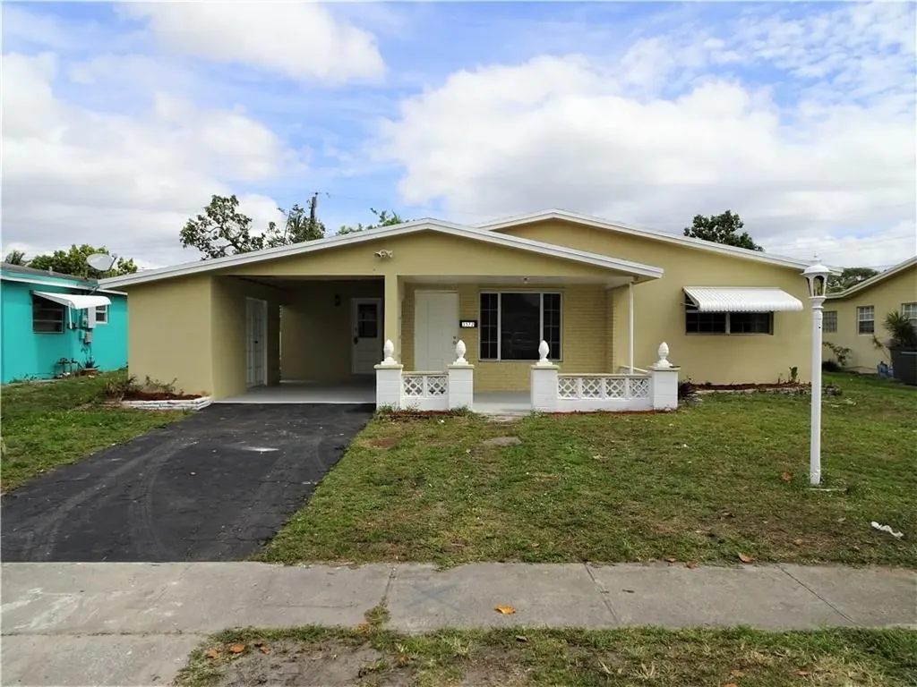 3572 NW 37th Avenue Lauderdale Lakes FL 33309