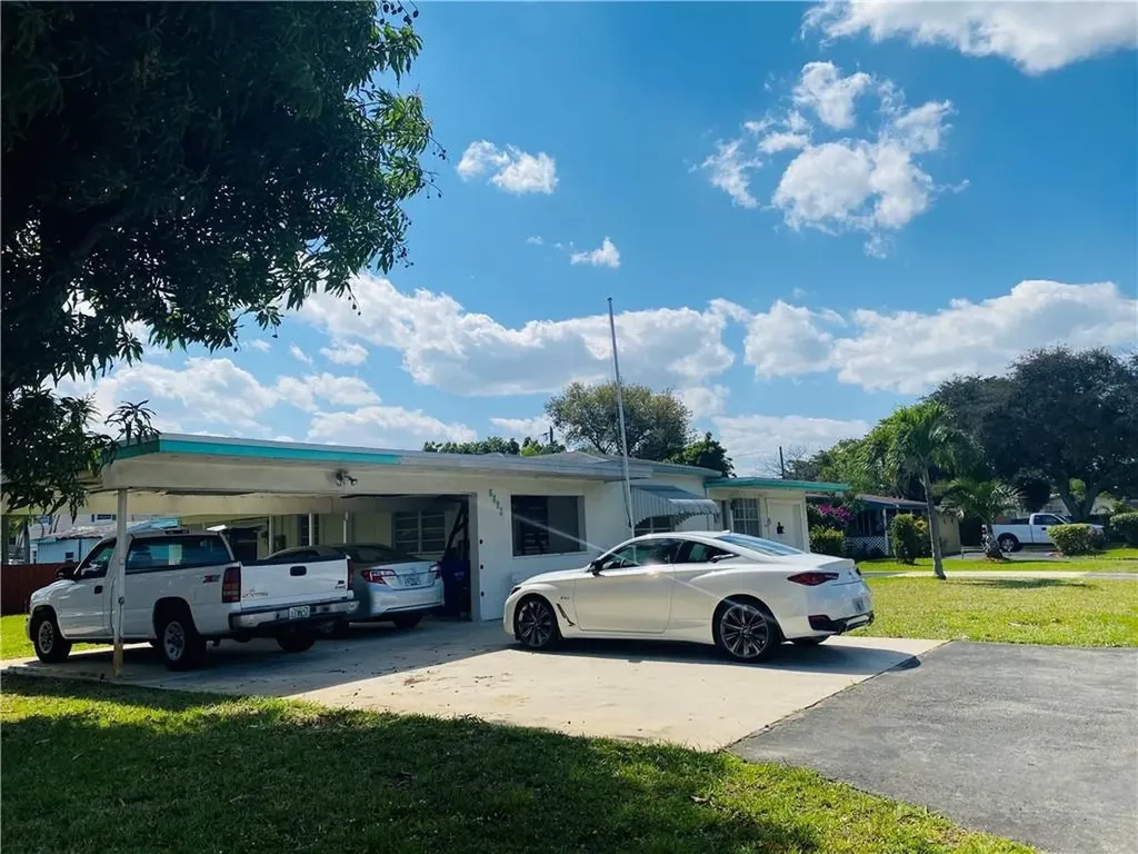 6828 SW 5th Street Pembroke Pines FL 33023