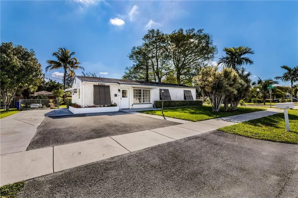 1560 SW 63rd Avenue North Lauderdale FL 33068