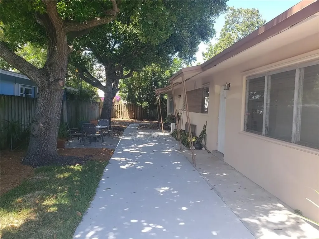 713+715 NE 22nd Drive Wilton Manors FL 33305